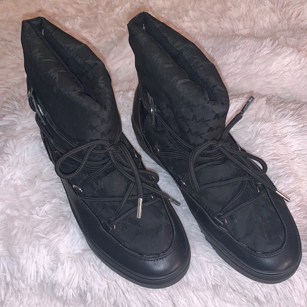 🖤MICHAEL KORS SNOW BOOTS🖤 - Picture 1 of 16